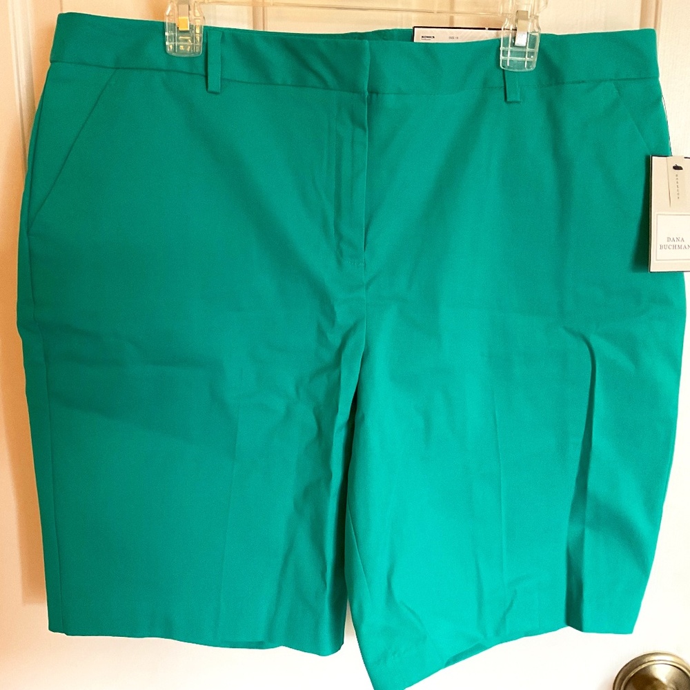 NWT Women’s Bermuda new shorts size 18